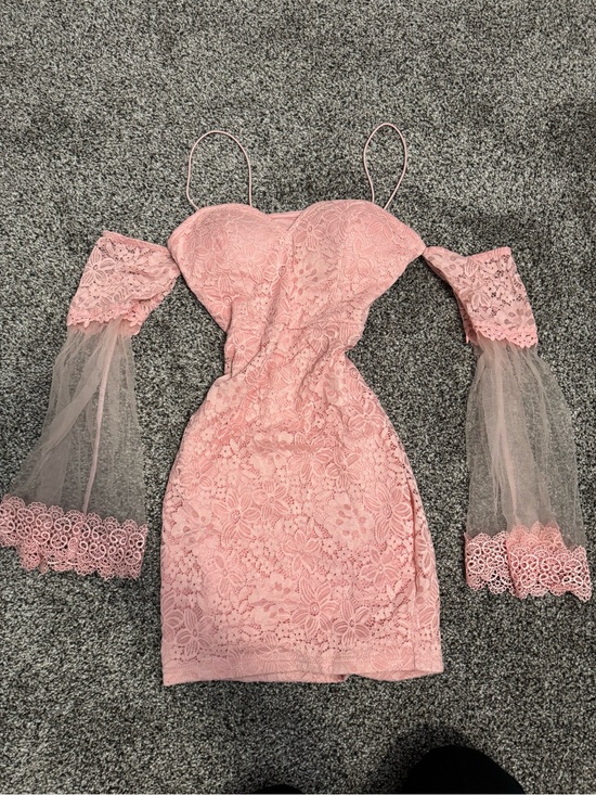 Entry Dresses & Skirts - Pink Lace Bodycon Dress